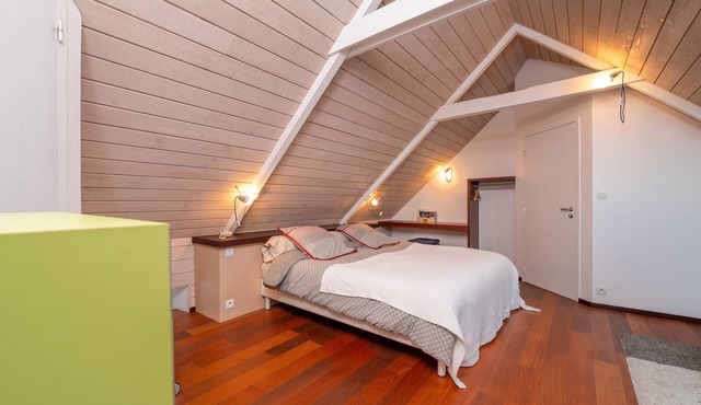 Bed and Breakfast 'Chambre Campanule' with Shared Pool, Shared Terrace and Wi-Fi