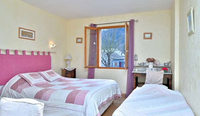 Bed and Breakfast 'Chambre Asphodeles' with Mountain View, Shared Terrace and Wi-Fi