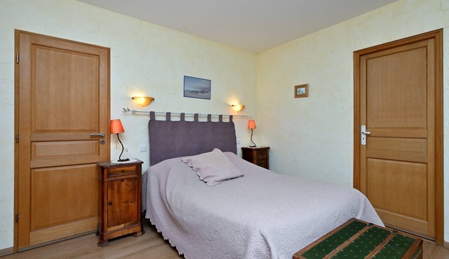 Bed and Breakfast 'Chambre Edelweiss' with Mountain View, Shared Terrace and Wi-Fi