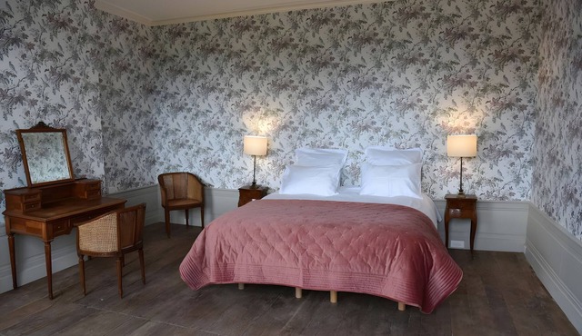 Bed and Breakfast 'Chambre Double - Vue Sur Parc' with Shared Garden and Wi-Fi