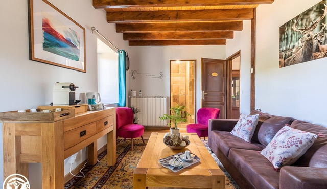 Bed and Breakfast 'Chambre Raphaël' with Mountain View, Wi-Fi and Air Conditioning