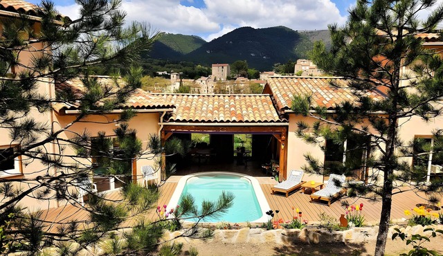 Bed and Breakfast 'Chambre Marissou' with Shared Pool, Shared Terrace and Wi-Fi