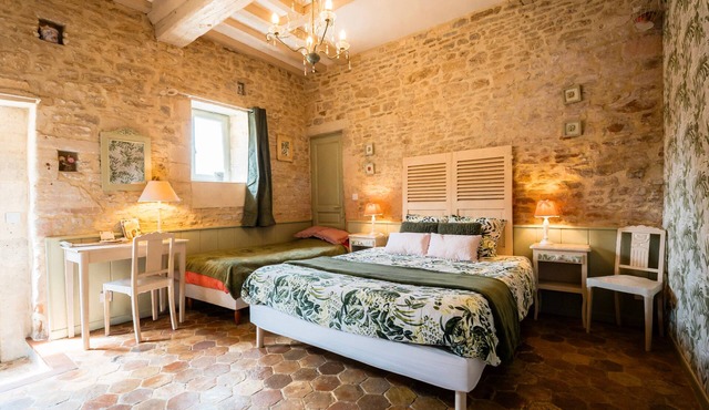 Bed and Breakfast 'Chambre Romance' with Private Terrace, Wi-Fi and Air Conditioning