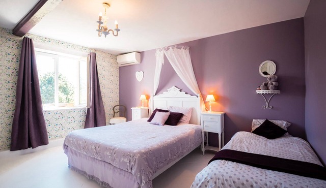 Bed and Breakfast 'Chambre Romantique' with Shared Terrace, Wi-Fi and Air Conditioning