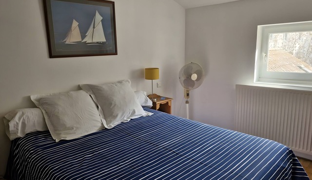 Bed and Breakfast 'Chambres D'hôtes Les Rosiers' with Shared Pool and Wi-Fi
