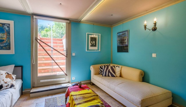 Bed and Breakfast 'Cocteau' with Shared Terrace, Wi-Fi and Air Conditioning