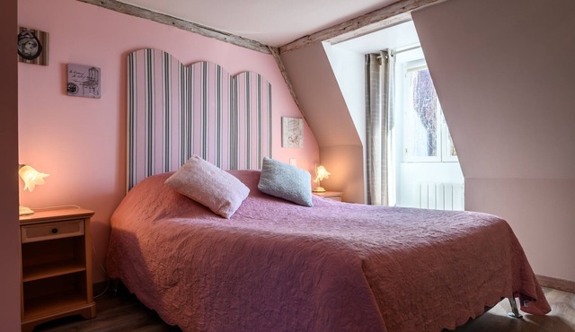 Bed and Breakfast 'Demeure D'antan - Chambre Hortense' with Shared Terrace, Shared Garden and Wi-Fi