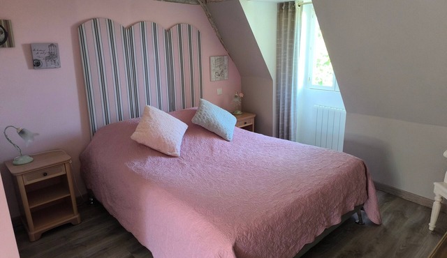 Bed and Breakfast 'Demeure D'antan - Chambre Hortense' with Shared Terrace, Shared Garden and Wi-Fi