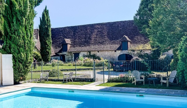 Bed and Breakfast 'Domaine De Pragelier,La Boulangerie' with Shared Pool, Terrace and Wi-Fi