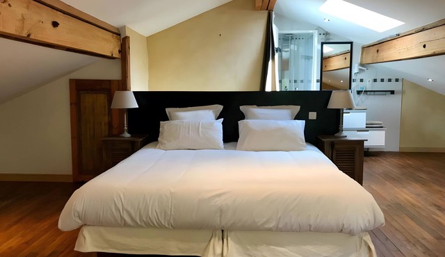 Bed and Breakfast “Domaine de la Sablière” with Shared Terrace, Wi-Fi, and Air Conditioning