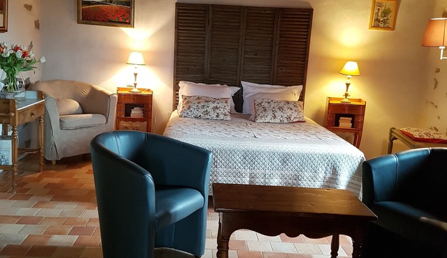 Bed and breakfast facing the Millau viaduct and the Tarn river magnificent view