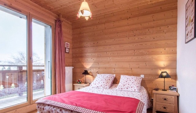 Bed and Breakfast 'Fauvette' with Mountain View, Shared Garden and Wi-Fi