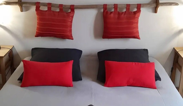 Bed and Breakfast 'Chambres D'hôtes La Marouette 2' with Shared Terrace and Wi-Fi