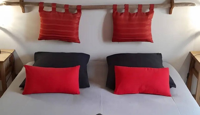 Bed and Breakfast 'Chambres D'hôtes La Marouette 2' with Shared Terrace and Wi-Fi