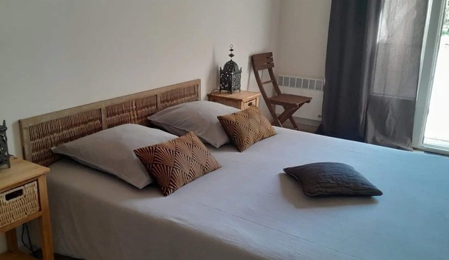 Bed and Breakfast 'Chambres D'hôtes La Marouette 1' with Shared Terrace and Wi-Fi