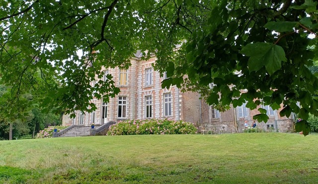 Bed and breakfast close to Le Touquet and the beaches. 140cm bed, breakfasts.