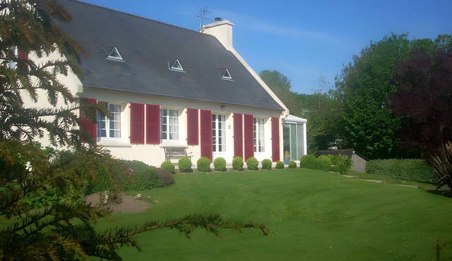 Bed and Breakfast 'La Chambre Bleue' with Shared Terrace, Shared Garden and Wi-Fi