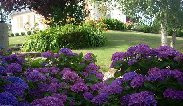 Bed and Breakfast 'La Chambre Rouge' with Shared Terrace, Shared Garden and Wi-Fi