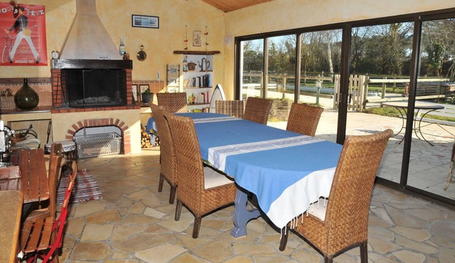 Bed and Breakfast with swimming pool - Accommodation for 10/12 people - Sea and countryside.