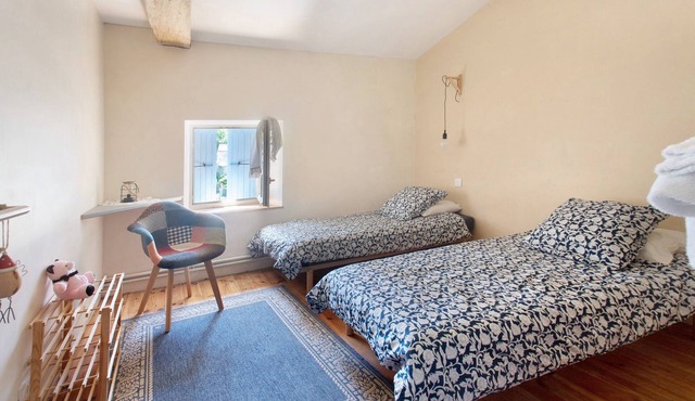 Bed and Breakfast 'Chambres À L'étage' with Shared Terrace, Shared Garden and Wi-Fi