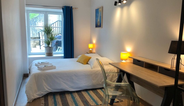 Bed and Breakfast 'D'hôte Simple' with Shared Terrace, Private Garden and Wi-Fi