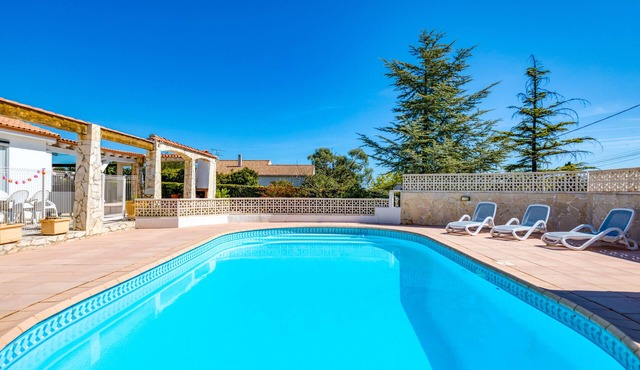 Bed and Breakfast 'Chez Gaston' with Private Pool, Wi-Fi and Air Conditioning