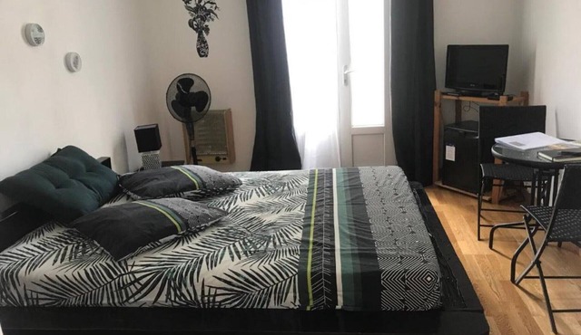 Bed and Breakfast 'Chambre D'hôtes Ardèche Du Sud' with Private Terrace, Private Garden and Wi-Fi