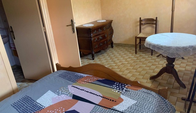 Bed and Breakfast 'Chambre Rose' with Mountain View, Shared Terrace and Wi-Fi