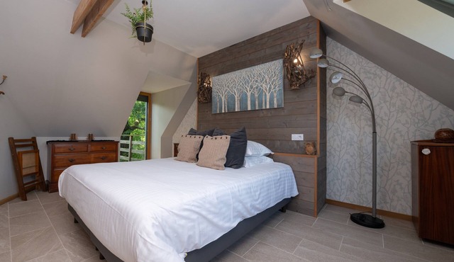 Bed and Breakfast 'Le Val Sans Retour, Calzac Moulin' with Private Terrace, Shared Garden and Wi-Fi