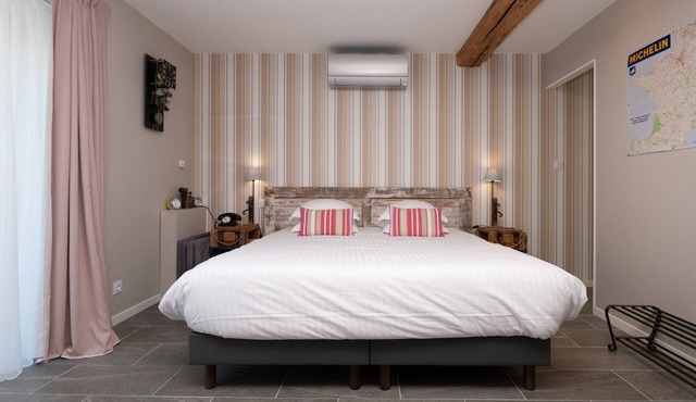 Bed and Breakfast 'Lochrist, Calzac Moulin' with Private Terrace, Wi-Fi and Air Conditioning