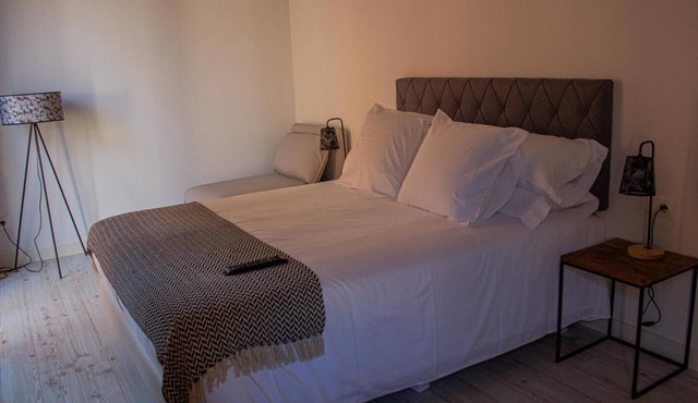 Bed and Breakfast 'Habitació' with Shared Terrace, Wi-Fi and Air Conditioning
