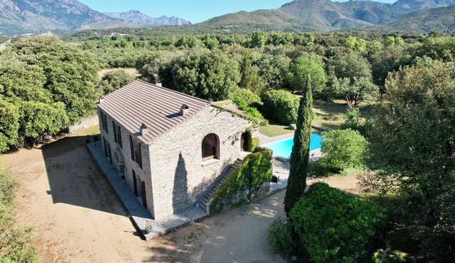 Bed and breakfast in a 16th-century manor house in central Corsica