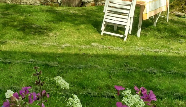 Bed and breakfast in a charming house with a wash-house.
