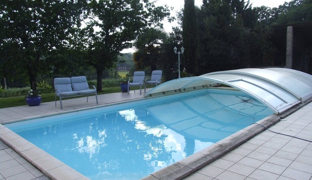 BED AND BREAKFAST IN FULL BEARNAISE CAMPAIGN AT NIGHT, WEEKEND, ETC