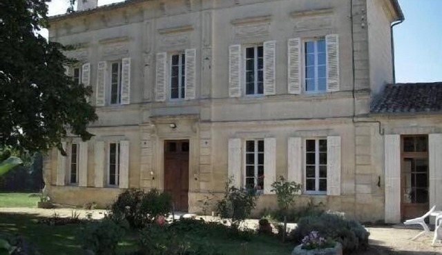Bed and Breakfast in the heart of a wine property puisseguin- Gironde