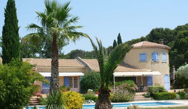 Bed and Breakfast in a 19th century Bastide in a large wooded park with swimming pool - sleeps 4
