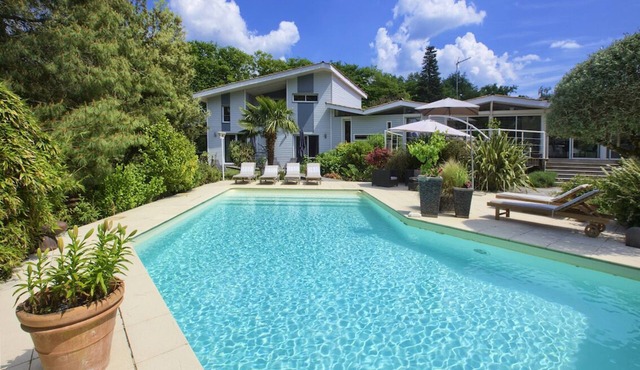 Bed and Breakfast is near Bordeaux and St Emilion vineyards