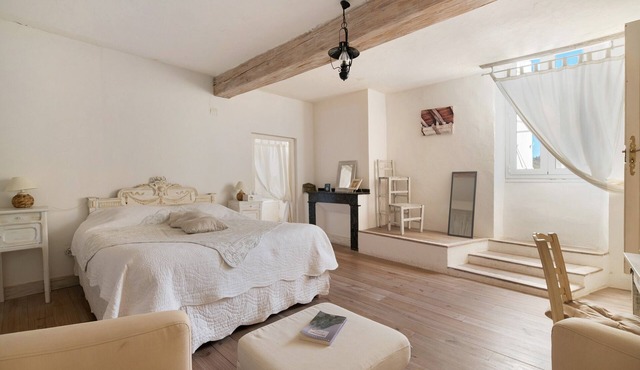 Bed and Breakfast 'L'Étable' with Shared Terrace, Shared Garden and Wi-Fi