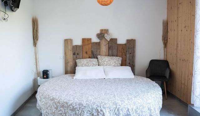 Bed and Breakfast 'Loft Bois' with Shared Terrace, Wi-Fi and Air Conditioning