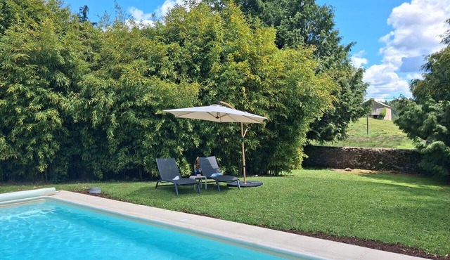 Bed and Breakfast 'La Chambre Du Rouge-gorge' with Shared Pool, Private Terrace and Wi-Fi