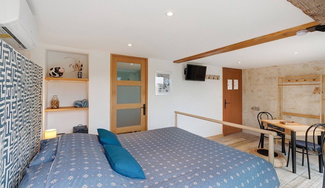 Bed and Breakfast 'La Vigne' with Shared Pool, Shared Garden and Wi-Fi