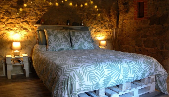 Bed and breakfast La Loge 2 persons, in the countryside, 4 mn from A71/A714.