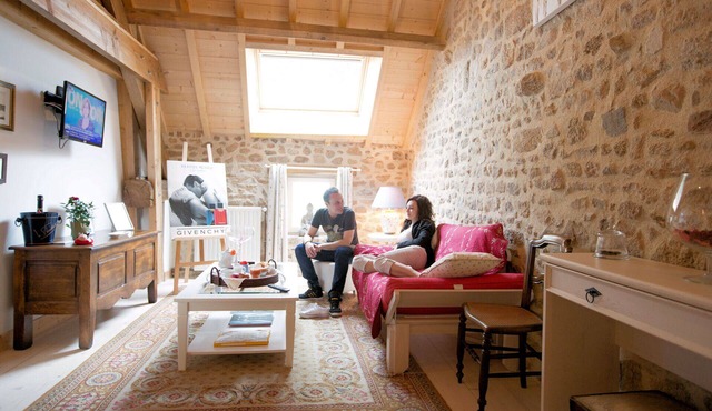 Bed and breakfast LA SUITE MARY CASSAT capacity 2 pers. Lounge and herbal tea room.