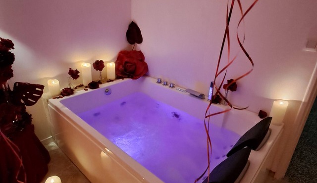 Bed and Breakfast 'La Suite Love' with Mountain View, Wi-Fi and Air Conditioning