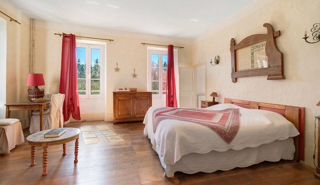 Bed and Breakfast 'Le Bosquet' with Shared Terrace, Shared Garden and Wi-Fi