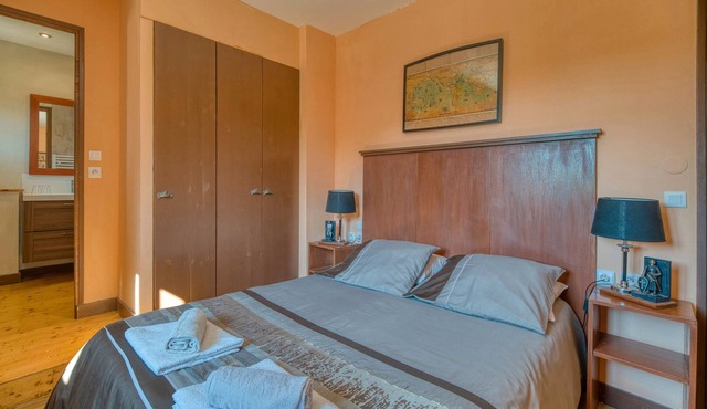 Bed and Breakfast 'Les Templiers' with Shared Pool, Shared Garden and Wi-Fi