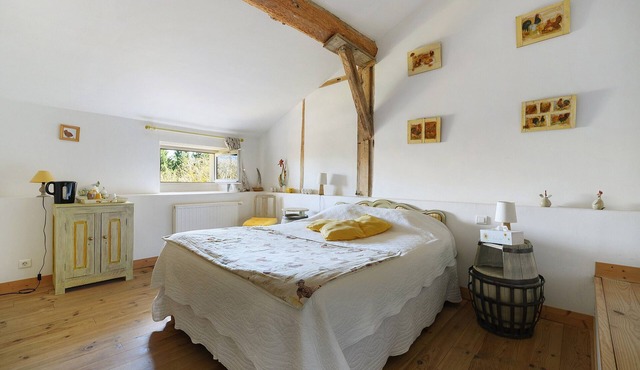 Bed and Breakfast 'Le Poulailler' with Shared Terrace, Shared Garden and Wi-Fi