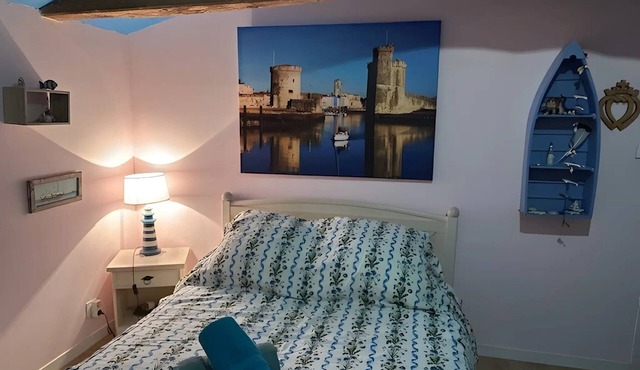 Bed and Breakfast 'Les Philous Gourmands - La Rochelle' with Private Garden and Wi-Fi