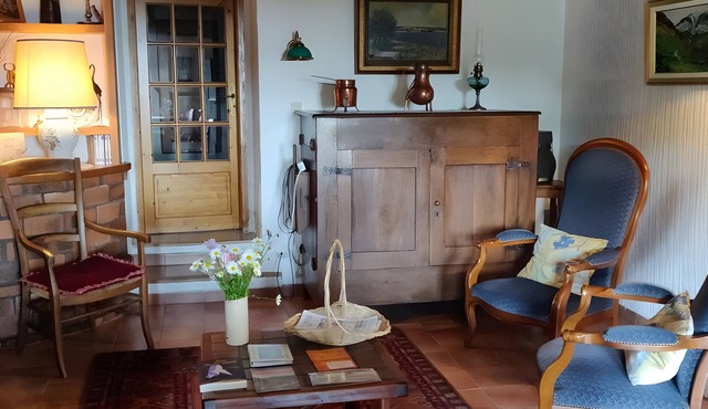 Bed and Breakfast 'Les Glairots - Chambre Provençale' with Mountain View, Shared Terrace and Wi-Fi