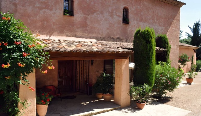 Bed and Breakfast 'Lou Souleù' with Shared Terrace, Wi-Fi and Air Conditioning